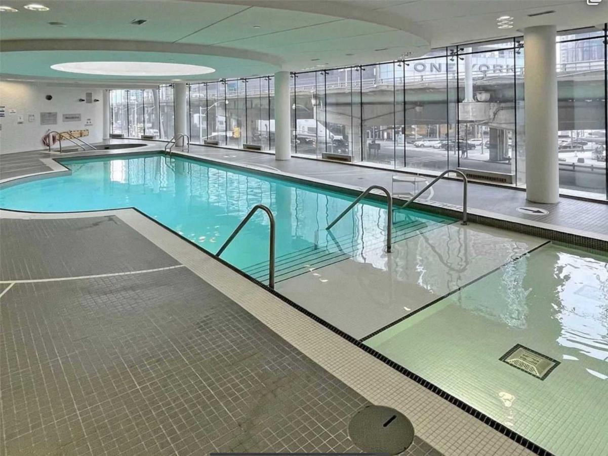 Luxury Condo In The Heart Of Toronto - Next To Scotiabank Arena Luaran gambar